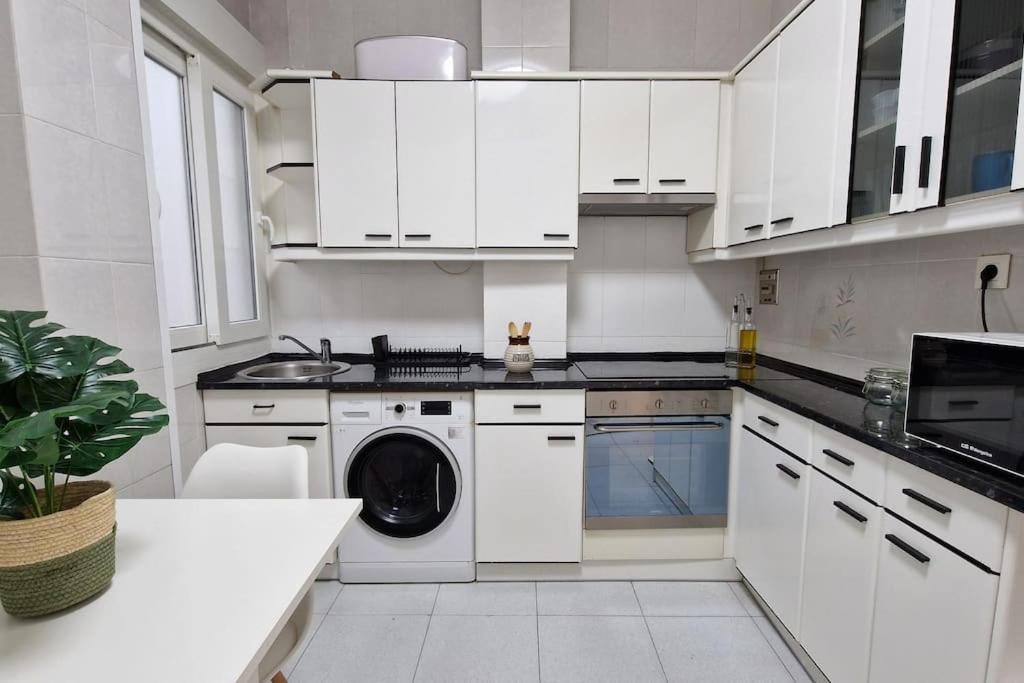 Cozy Apartment In The City Center By Aloha บิลเบา ภายนอก รูปภาพ