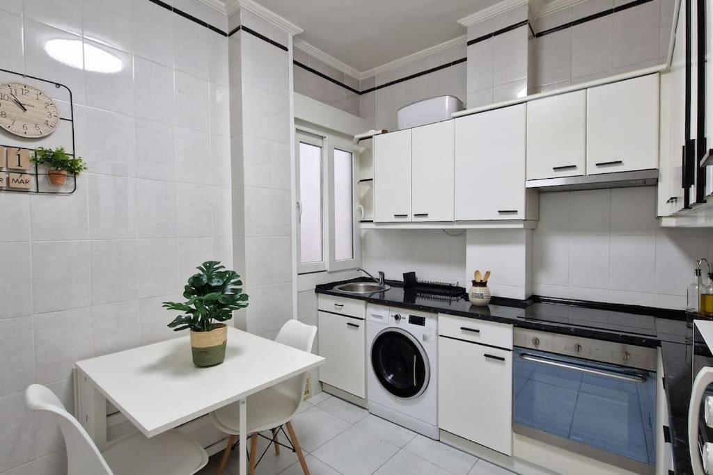 Cozy Apartment In The City Center By Aloha บิลเบา ภายนอก รูปภาพ